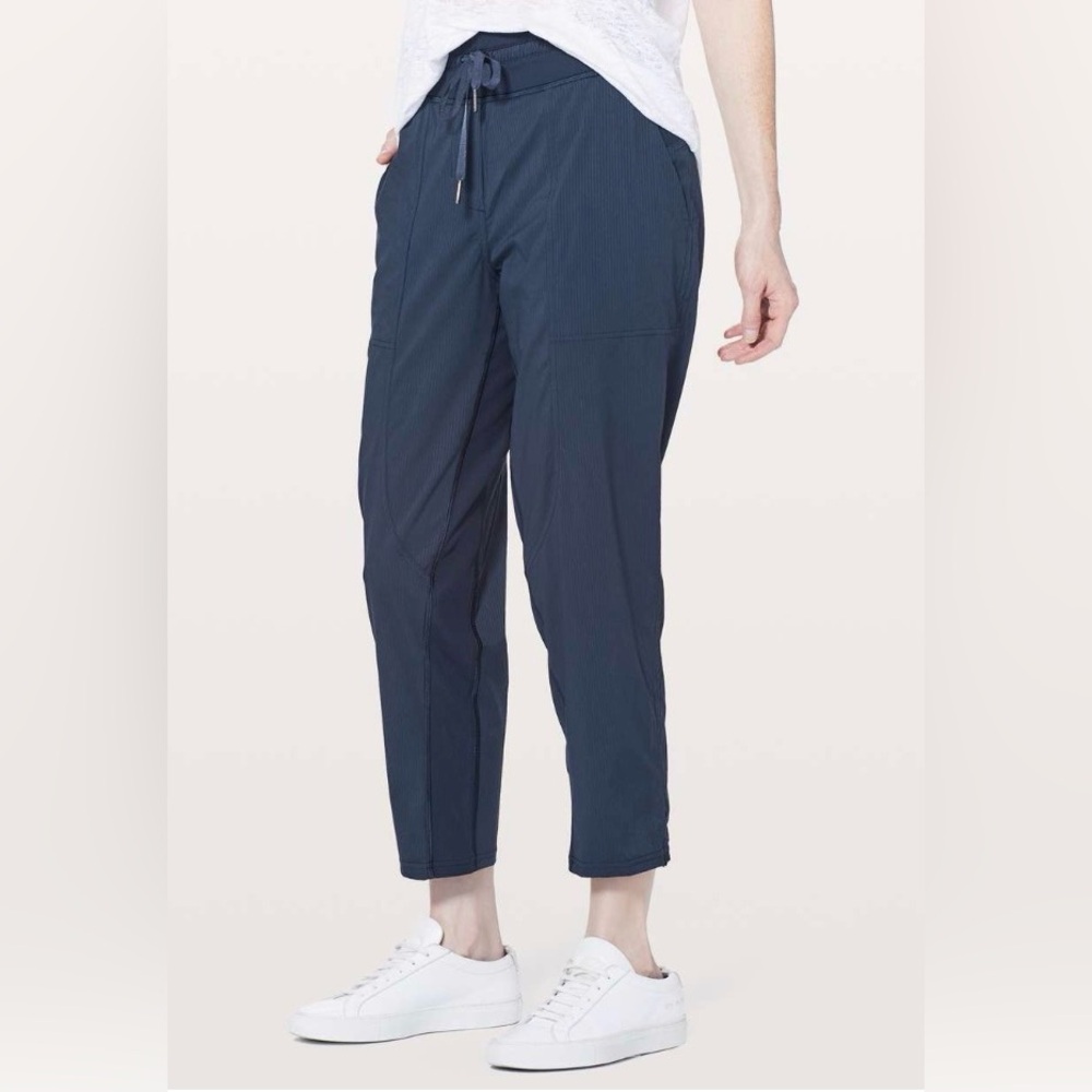 Lululemon Dance Studio‎ Crop Pants II Unlined 25” Swift True Navy sz 10